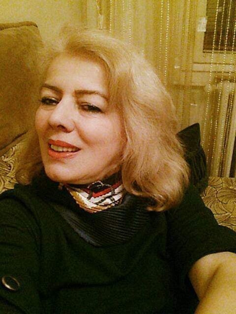 Flora Peçi